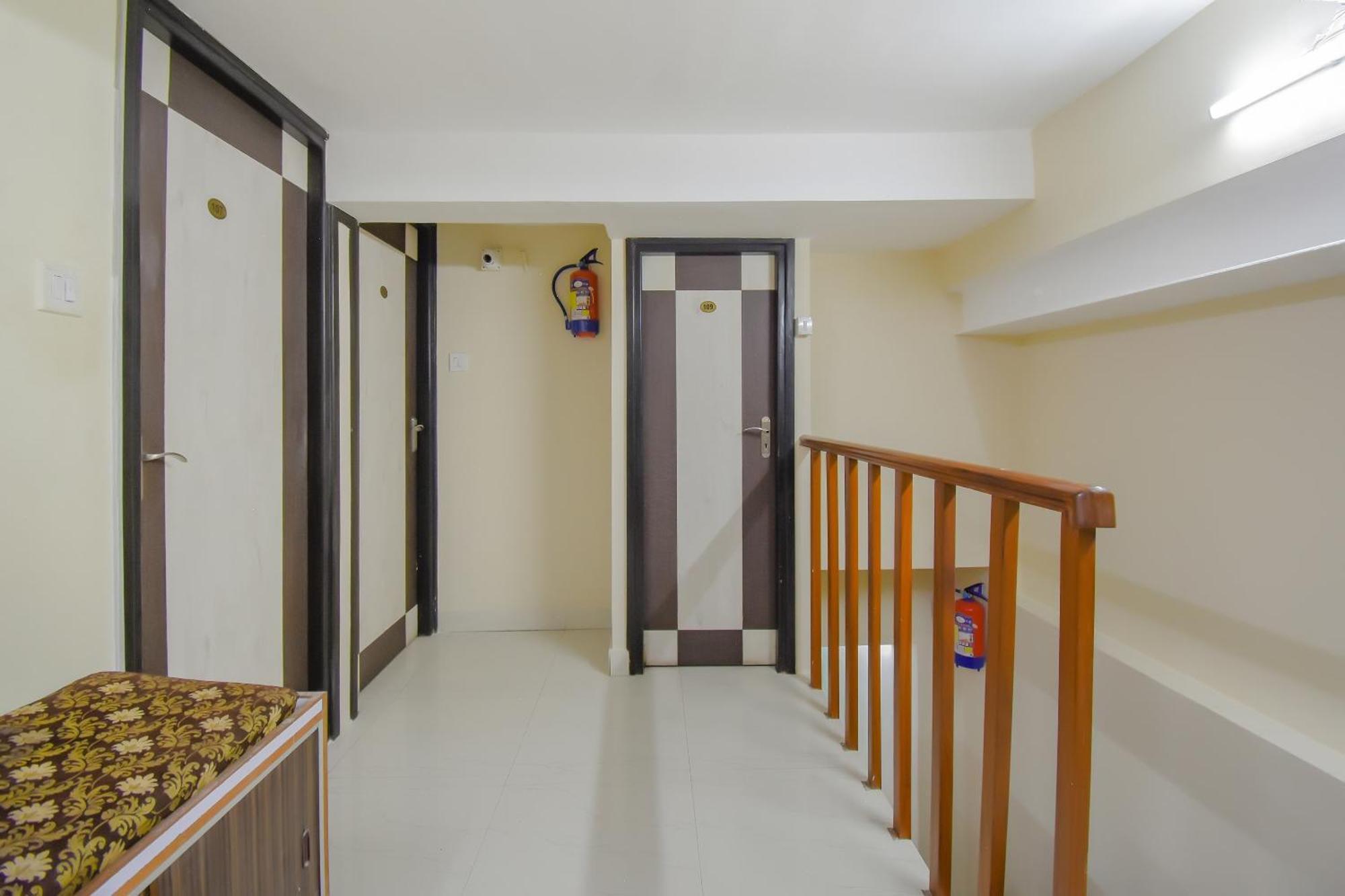 Hotel O Lindsay Inn Guest House Bara Bazar Exterior foto