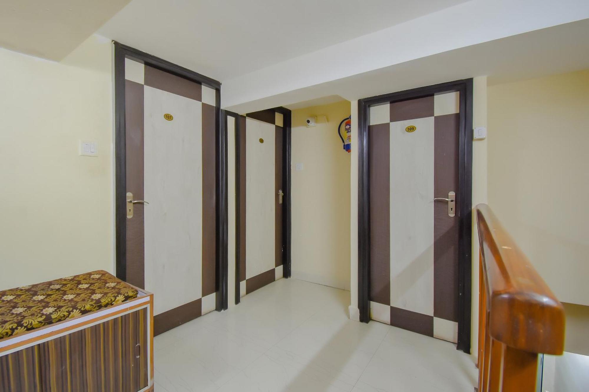 Hotel O Lindsay Inn Guest House Bara Bazar Exterior foto