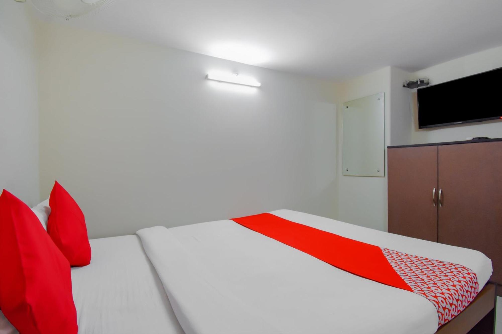 Hotel O Lindsay Inn Guest House Bara Bazar Exterior foto