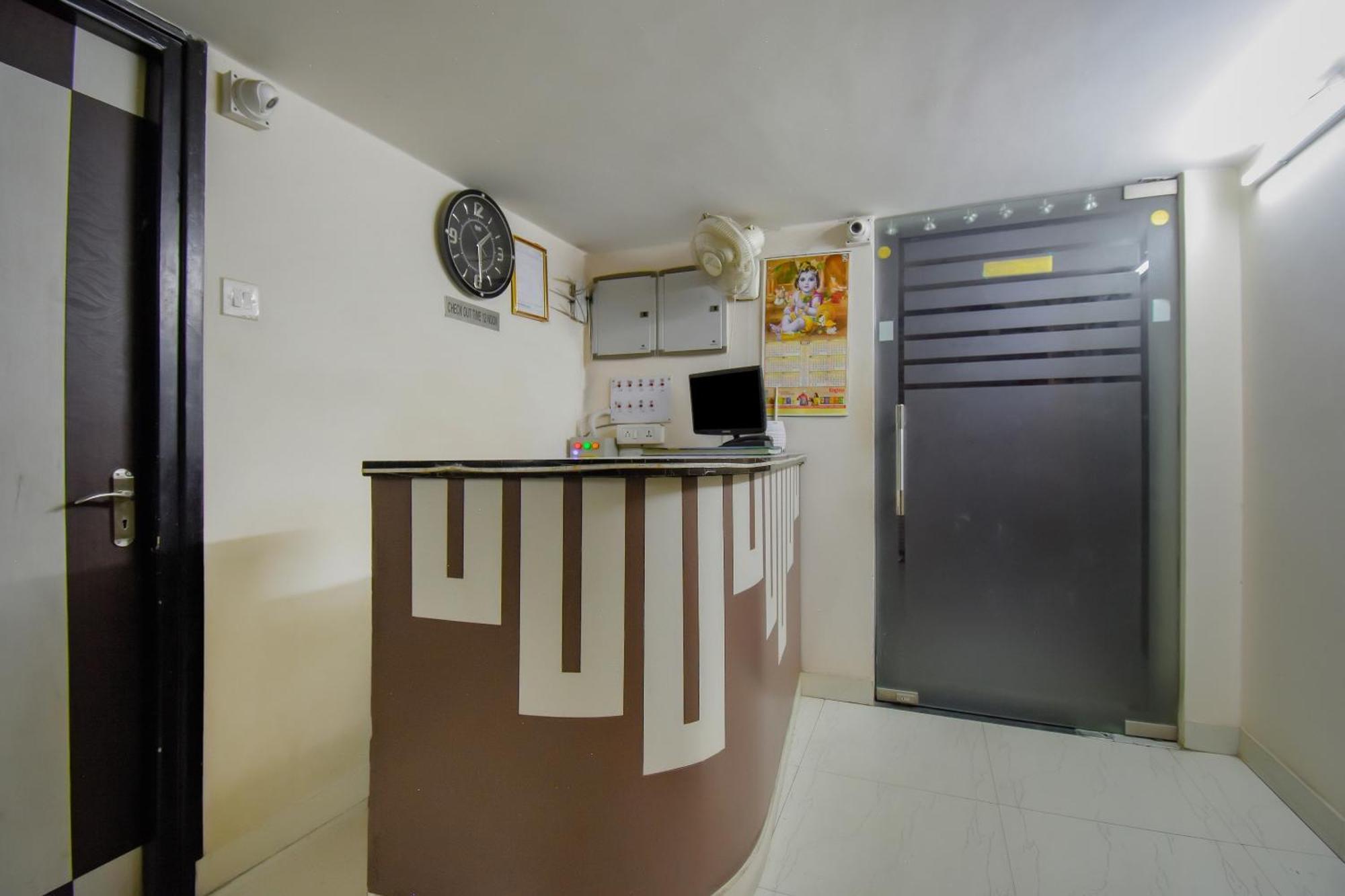 Hotel O Lindsay Inn Guest House Bara Bazar Exterior foto