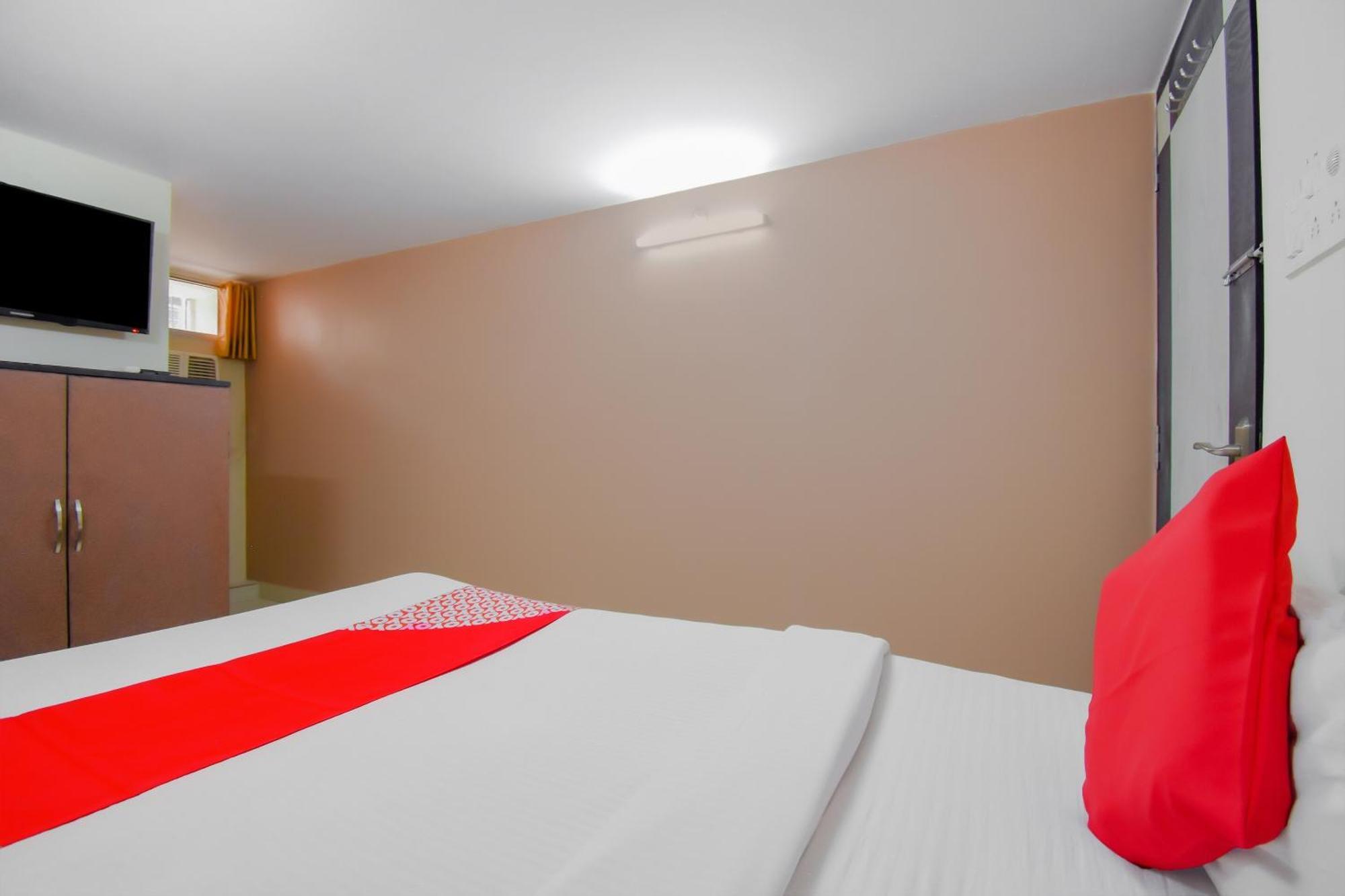 Hotel O Lindsay Inn Guest House Bara Bazar Exterior foto