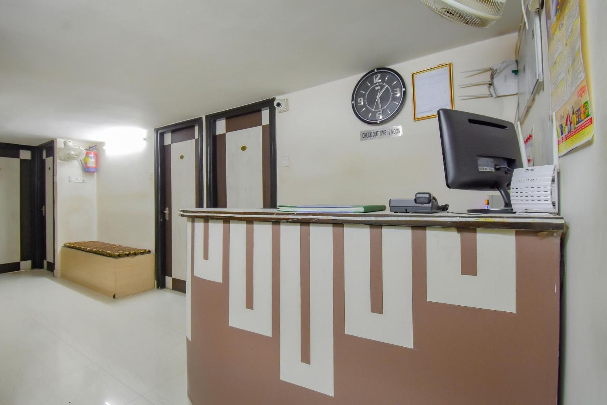 Hotel O Lindsay Inn Guest House Bara Bazar Exterior foto